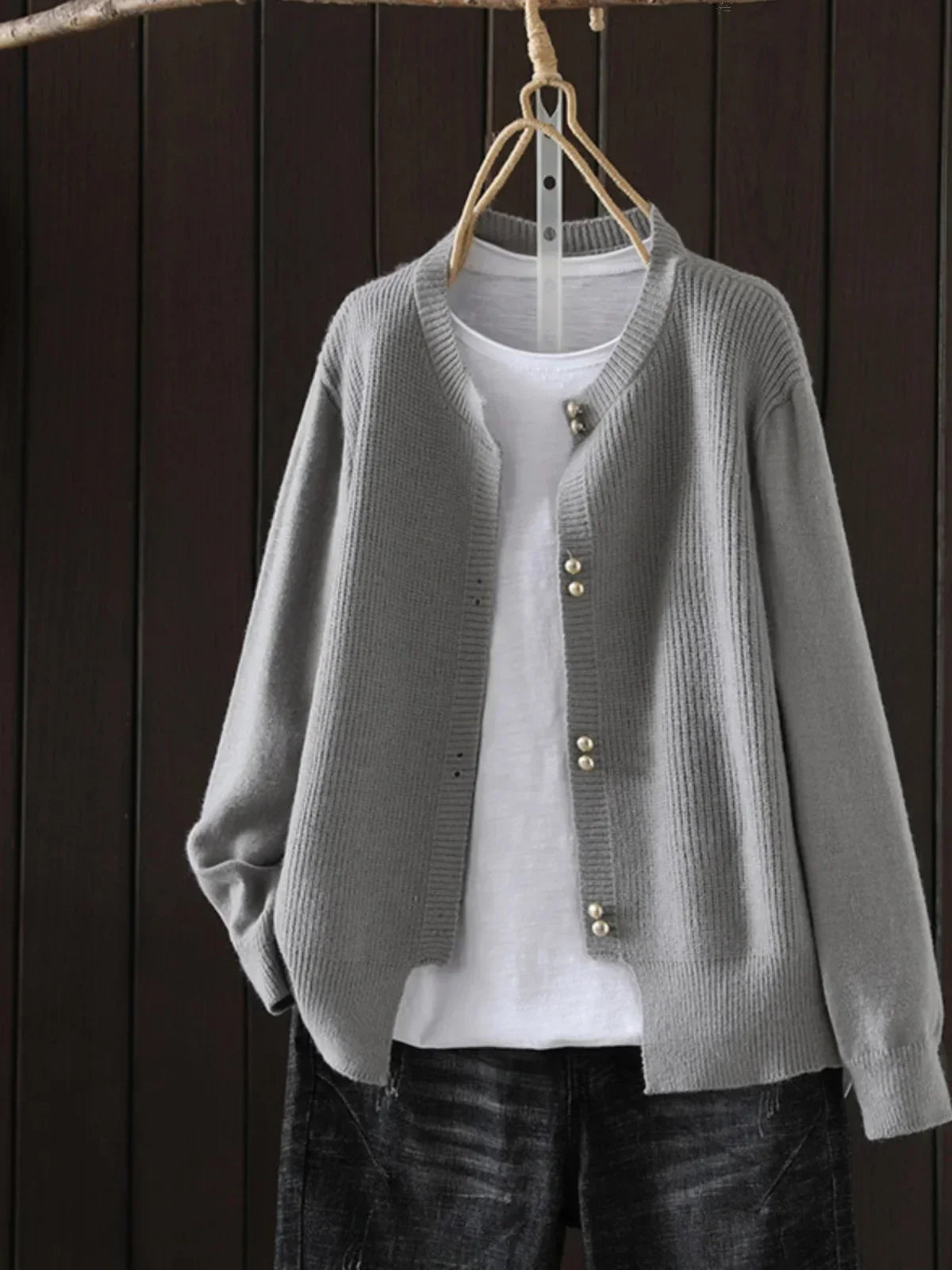 ELARA | CARDIGAN À BOUTON EN PERLE